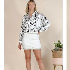 Beautiful blouse in black and white